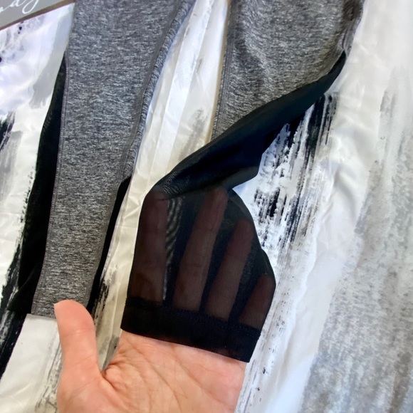 VS Pink Ultimate Leggings w/ Mesh - Picture 8 of 8